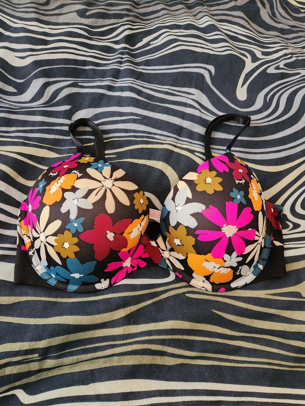 Victoria's Secret PINK 34DD Bra Push Up